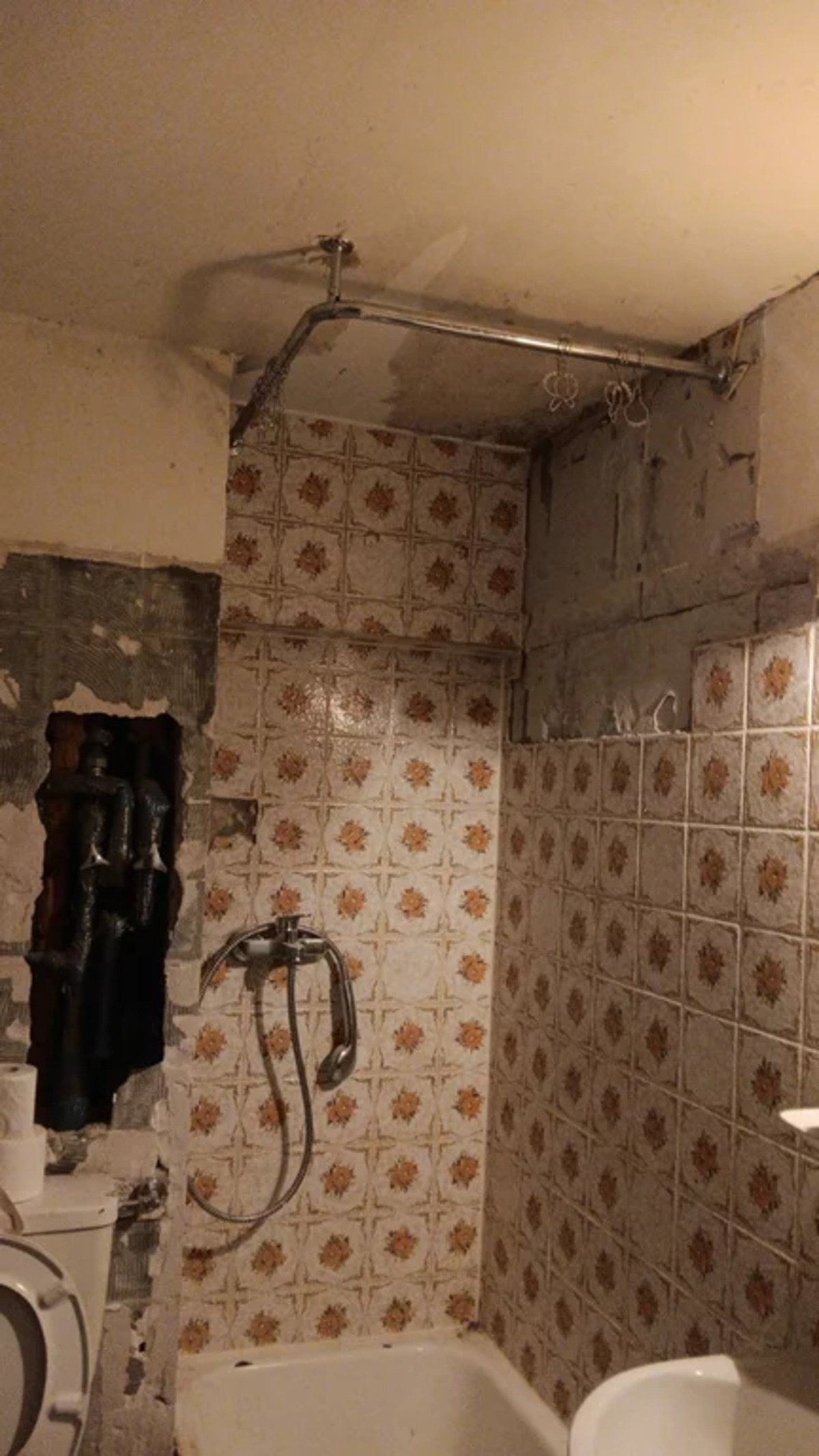 Altbau-Bad zum dunklen Designbad – vorher